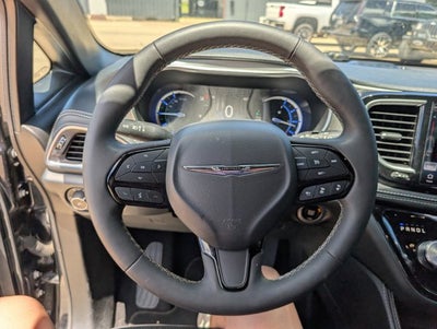 2024 Chrysler Pacifica Hybrid Premium S Appearance Pkg