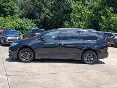 2024 Chrysler Pacifica Hybrid Premium S Appearance Pkg