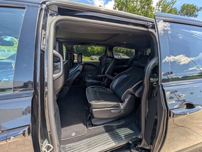 2024 Chrysler Pacifica Hybrid Premium S Appearance Pkg