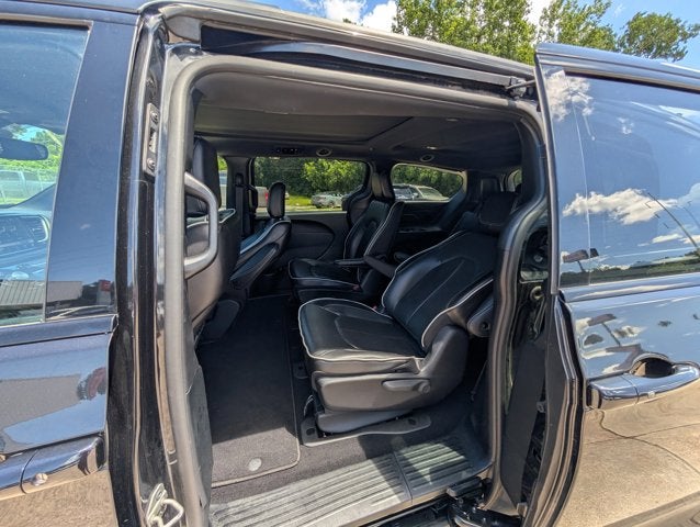 2024 Chrysler Pacifica Hybrid Premium S Appearance Pkg