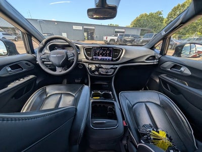 2024 Chrysler Pacifica Hybrid Premium S Appearance Pkg