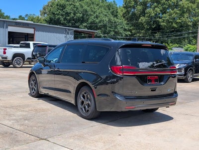2024 Chrysler Pacifica Hybrid Premium S Appearance Pkg