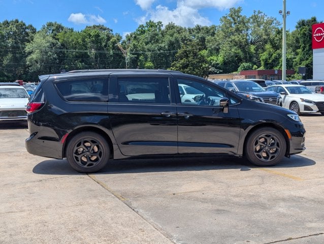 2024 Chrysler Pacifica Hybrid Premium S Appearance Pkg