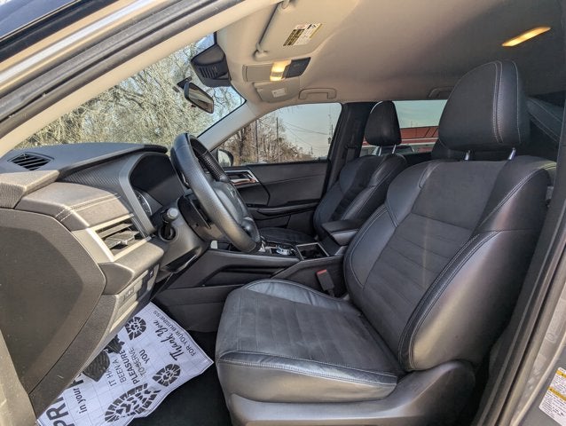 2023 Mitsubishi Outlander SE