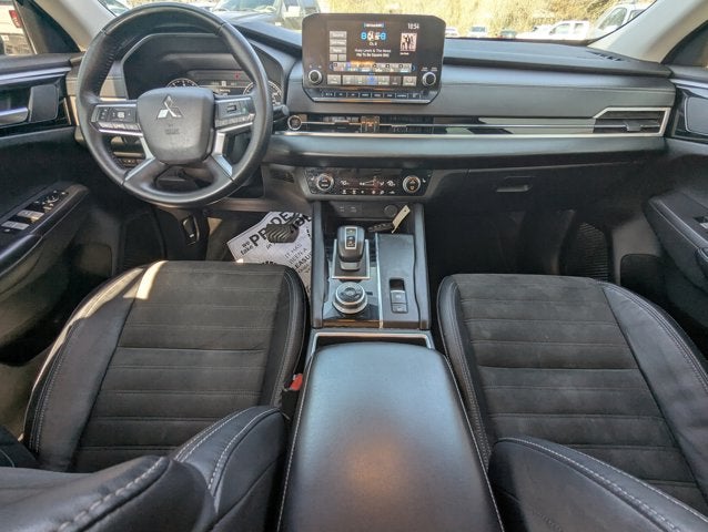 2023 Mitsubishi Outlander SE