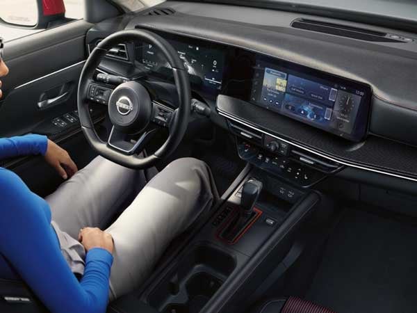 2025 Nissan Kicks cockpit