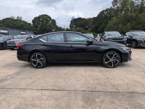2025 Nissan Altima side exterior view