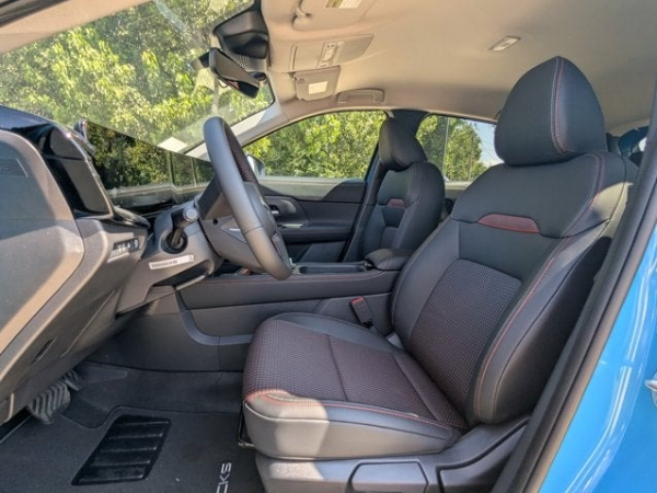 2026 Nissan Kicks Front seats